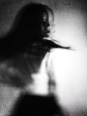 Valse de la pluie / Schwarz-weiss  Fotografie von Fotografin Milica Marković ★27 | STRKNG