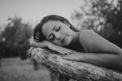 Yourself / Black and White  photography by Photographer Ana Zanoletty | STRKNG