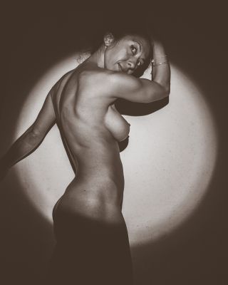 the spotlight / Nude  photography by Photographer Andrew W Pilling ★10 | STRKNG