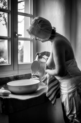 Se laver soi-même / Creative edit  photography by Photographer Arlequin Photografie ★1 | STRKNG