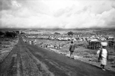 Refugee crisis 1994 - Goma, Democratic Republic Congo, former Zaire, due to Rwandan genocide. / Fotojournalismus  Fotografie von Fotograf Arlequin Photografie ★1 | STRKNG