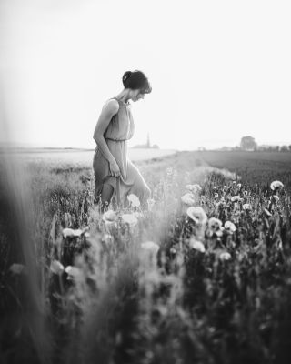 Poppy / Schwarz-weiss  Fotografie von Fotograf Marc Hoppe ★1 | STRKNG