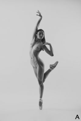 Ballerina / Fine Art  photography by Photographer Apetura Dance Photography | STRKNG