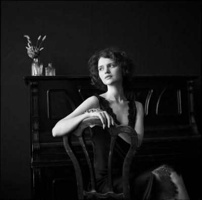 Katerina (March 2020) / Portrait  photography by Photographer Natasha Buzina | STRKNG