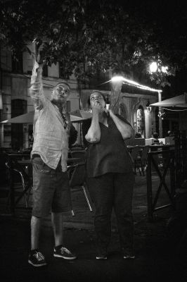 LÀ-HAUT / UP THERE Place du Forum, Arles Juillet / July 2021 / Street  photography by Photographer MrPascal | STRKNG