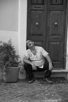 siesta in Rome / Menschen  Fotografie von Fotograf bernie rothauer | STRKNG