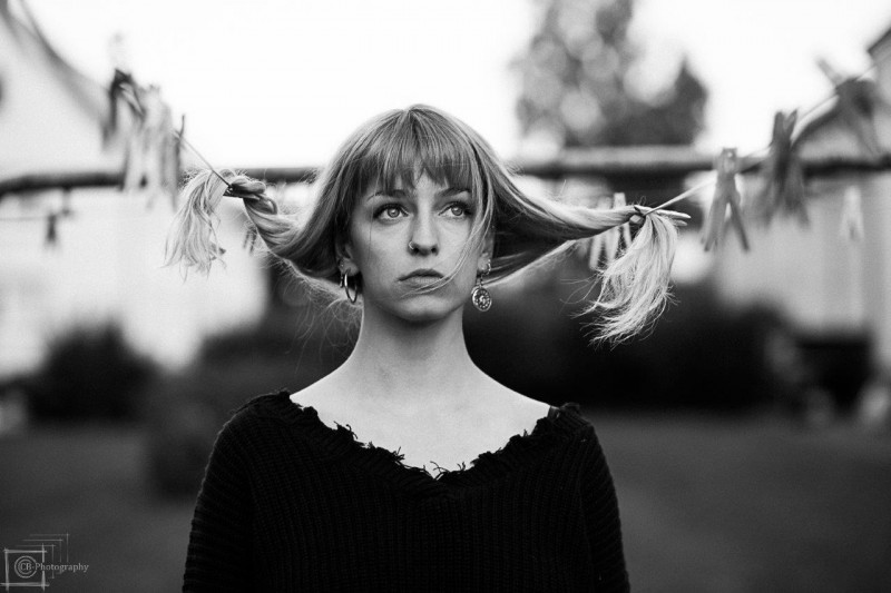 hanging - &copy; Carola Bührmann | Black and White