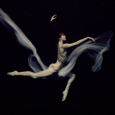 Underwater dance / Fine Art  photography by Photographer Jose G Cano ★10 | STRKNG