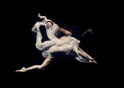 Aqua Ingravitas 10 / Fine Art  photography by Photographer Jose G Cano ★10 | STRKNG