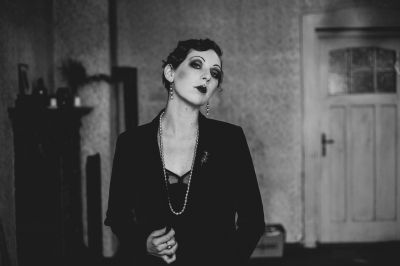 ... come to the cabaret. / Portrait  Fotografie von Model Frida Nacktigall ★4 | STRKNG