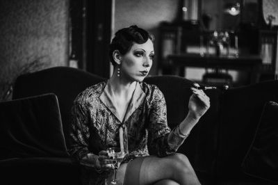 Bonjour. / Portrait  photography by Model Frida Nacktigall ★4 | STRKNG