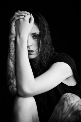 fear of the dark / Portrait  photography by Photographer Dennis Süßmuth ★3 | STRKNG