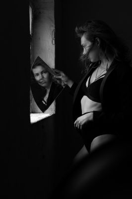 Portrait of Dana / Black and White  photography by Photographer Craft Werk 4 ★1 | STRKNG