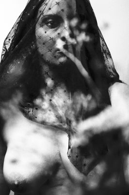 Widow / Schwarz-weiss  Fotografie von Fotograf Marco Bressi ★4 | STRKNG