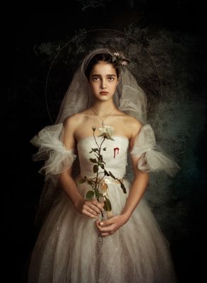 Prayer for Ukraine / Portrait  Fotografie von Fotografin SvetlanaMelikNubarova ★7 | STRKNG