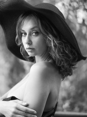 Glamour / Black and White  photography by Photographer the model photograph ★6 | STRKNG