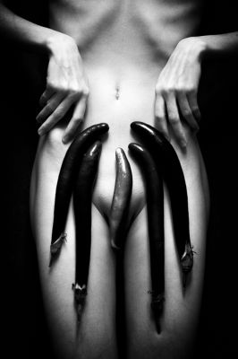 Black and White  photography by Model Carla Gesikiewicz ★14 | STRKNG