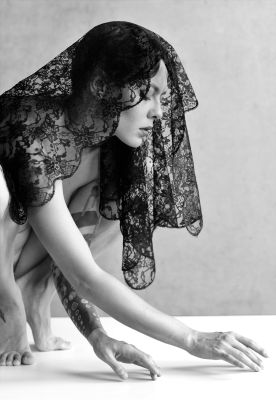 the magic touch / Schwarz-weiss  Fotografie von Fotograf artgio ★2 | STRKNG