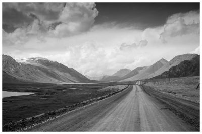 LA STRADA / Schwarz-weiss  Fotografie von Fotograf artgio ★1 | STRKNG