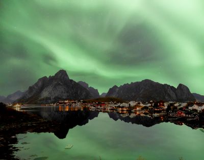 One night in Reine / Nacht  Fotografie von Fotograf Voodoo.Photography ★1 | STRKNG