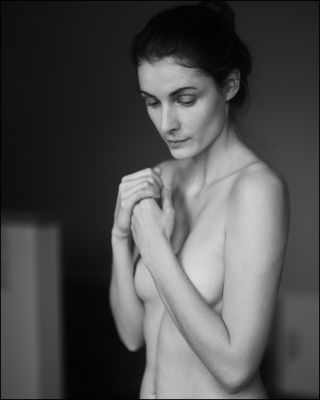 Vulnerable / Nude  Fotografie von Model Janosch. ★19 | STRKNG