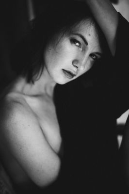 Paulina / Schwarz-weiss  Fotografie von Fotograf Cristian Trippel ★16 | STRKNG