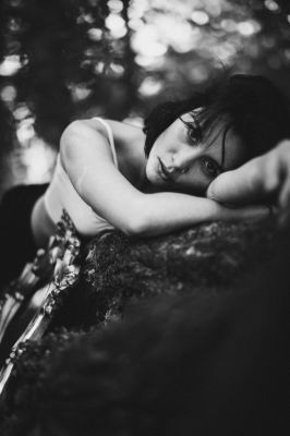 Alena / Black and White  photography by Photographer Cristian Trippel ★16 | STRKNG