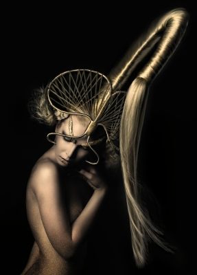 golden / Portrait  photography by Photographer Stefan Dokoupil ★5 | STRKNG