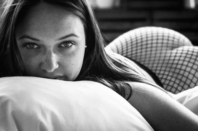 fishnet in bed / Fine Art  Fotografie von Fotograf Michael Passenbrunner | STRKNG