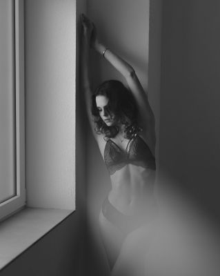 Sensual moment / Schwarz-weiss  Fotografie von Fotografin Monique Schneider ★5 | STRKNG