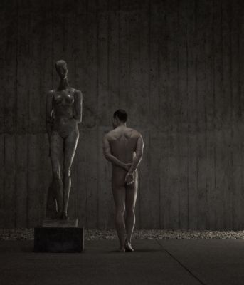 Sculptures im Museum / Nude  photography by Model vampirhaut ★3 | STRKNG