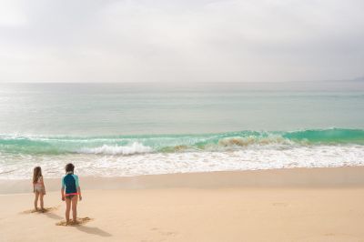 Zwei Mädchen und das Meer / Dokumentation  Fotografie von Fotograf aestetik | STRKNG