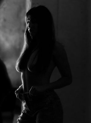 Nyctophilia V2 / Portrait  Fotografie von Fotograf Cornel Waser ★2 | STRKNG