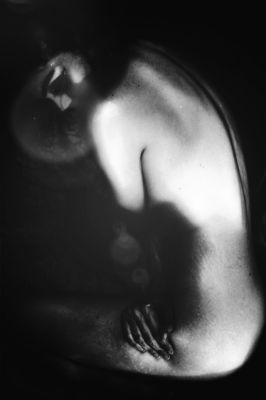 Helen / Schwarz-weiss  Fotografie von Fotografin Celina | STRKNG