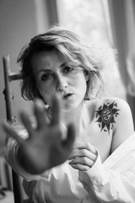 Halt mich / Portrait  Fotografie von Fotograf Olaf | STRKNG