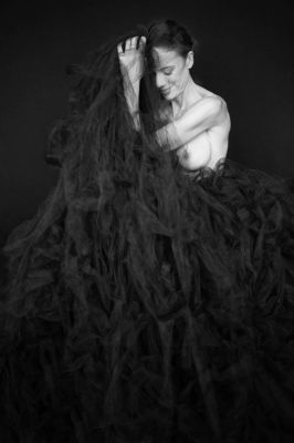 Dancing is a communication between body and soul / Schwarz-weiss  Fotografie von Model Marion ★4 | STRKNG