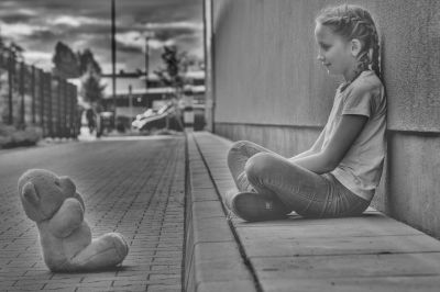 Take me in your arms. / Schwarz-weiss  Fotografie von Fotograf Franz Hein | STRKNG