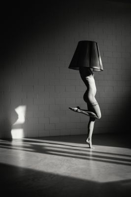 The Lamp / Konzeptionell  Fotografie von Fotografin Lampenfieberstudio ★3 | STRKNG