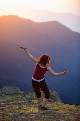 Dancing on the edge of the cliff / Mood  photography by Photographer Hengameh Pirooz | STRKNG
