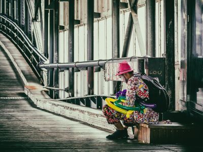 Pausenclown / Street  Fotografie von Fotograf flographie | STRKNG