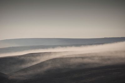 Mist, Haworth Moor, before sunrise / Landscapes  Fotografie von Fotograf Simon Dodsworth | STRKNG