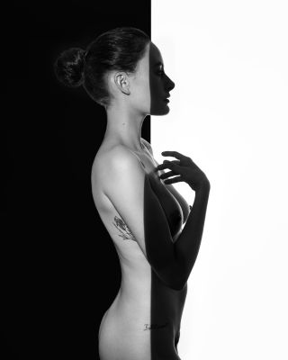 Clara / Black and White  photography by Photographer Monsieur S ★1 | STRKNG