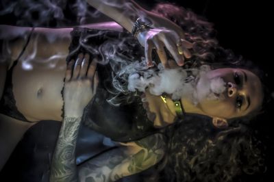 Smoking Hot / Portrait  Fotografie von Fotografin Foxy Violet ★1 | STRKNG