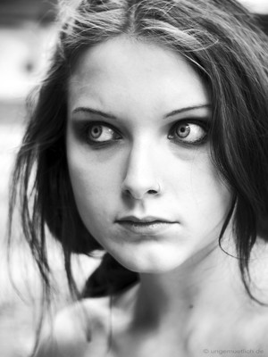 » #7/9 « / VITA - Model Sasa 2011 / Blog-Beitrag von <a href="https://ungemuetlich.strkng.com/de/">Fotograf ungemuetlich</a> / 01.07.2017 02:03