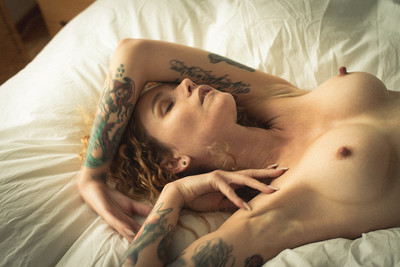 » #2/9 « / 1/15s / Blog-Beitrag von <a href="https://andreaspuhl.strkng.com/de/">Fotograf Andreas Puhl</a> / 20.01.2020 17:15 / Nude