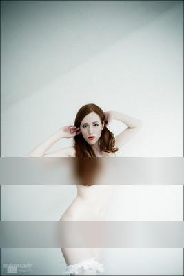 » #5/9 « / homeoutdorstudio / Blog post by <a href="https://andreaspuhl.strkng.com/en/">Photographer Andreas Puhl</a> / 2020-04-12 10:14 / Nude