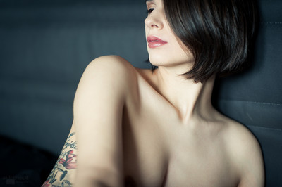 » #5/9 « / cool room / Blog-Beitrag von <a href="https://andreaspuhl.strkng.com/de/">Fotograf Andreas Puhl</a> / 30.11.2020 21:19 / Nude