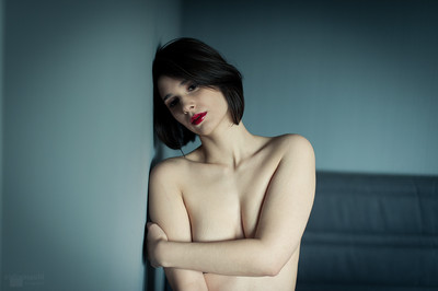 » #6/9 « / cool room / Blog-Beitrag von <a href="https://andreaspuhl.strkng.com/de/">Fotograf Andreas Puhl</a> / 30.11.2020 21:19 / Nude