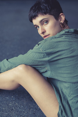 » #5/6 « / old green shirt / Blog post by <a href="https://andreaspuhl.strkng.com/en/">Photographer Andreas Puhl</a> / 2021-02-12 16:53