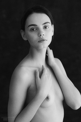 » #4/9 « / far from home / Blog-Beitrag von <a href="https://andreaspuhl.strkng.com/de/">Fotograf Andreas Puhl</a> / 13.04.2021 07:46 / Nude